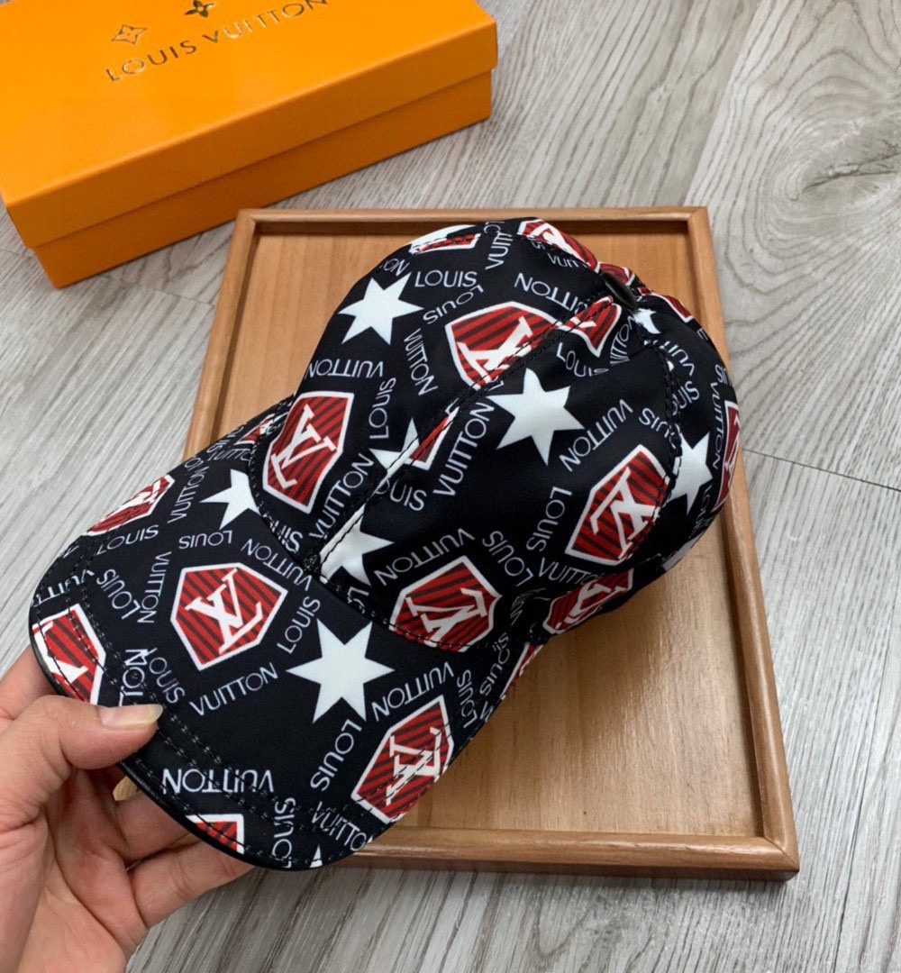 Louis Vuitton Be My Cap In Black