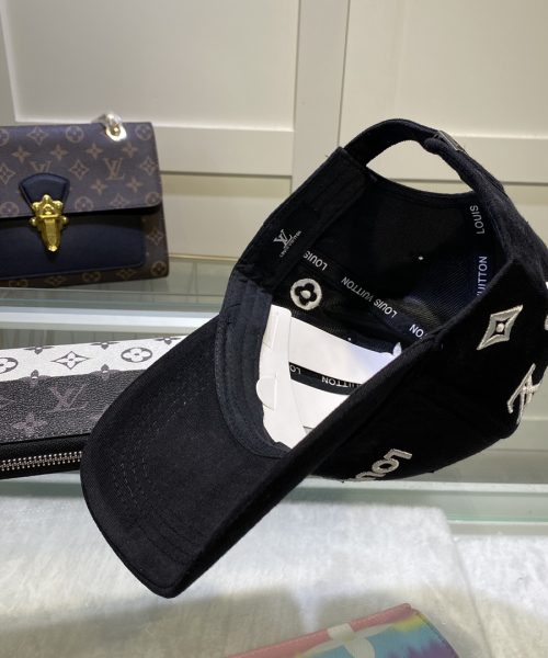 Louis Vuitton Be My Cap In Black