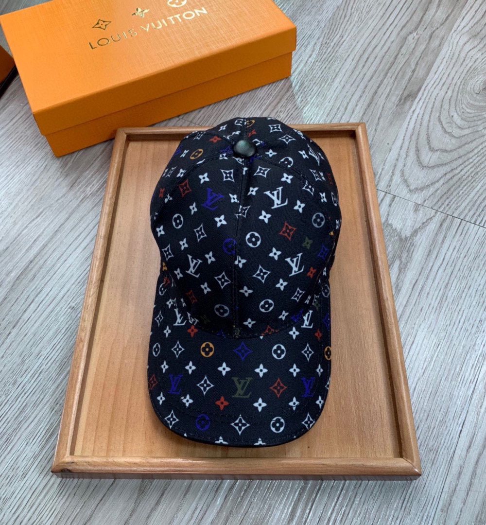 Louis Vuitton Be My Cap In Black