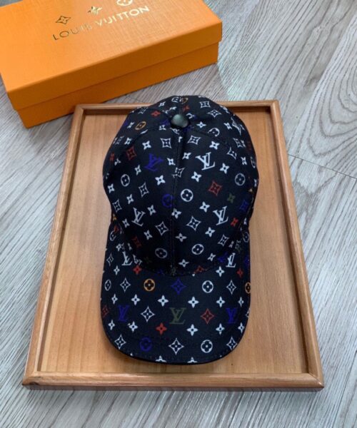Louis Vuitton Be My Cap In Black