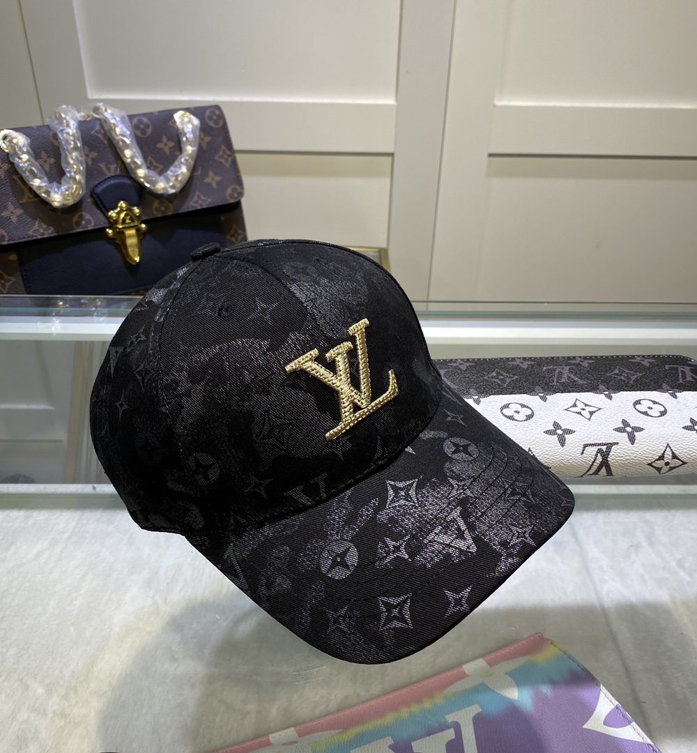 Louis Vuitton Be My Cap In Black