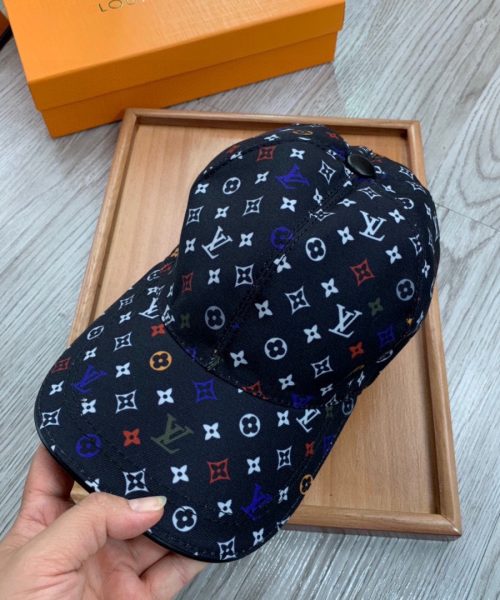 Louis Vuitton Be My Cap In Black