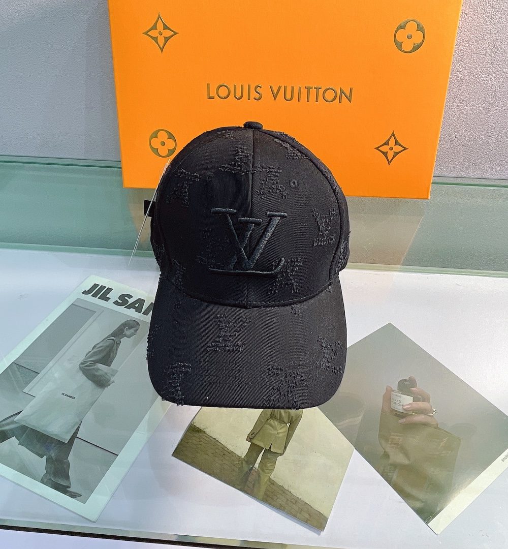 Louis Vuitton Be My Cap In Black