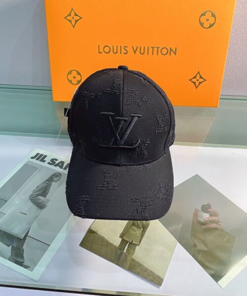 Louis Vuitton Be My Cap In Black
