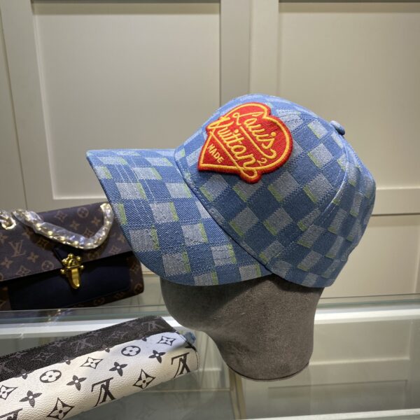 Louis Vuitton Be My Cap In Blue