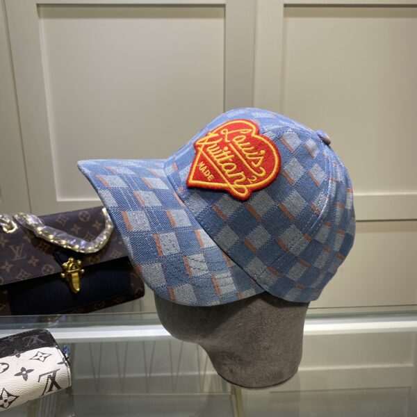 Louis Vuitton Be My Cap In Blue