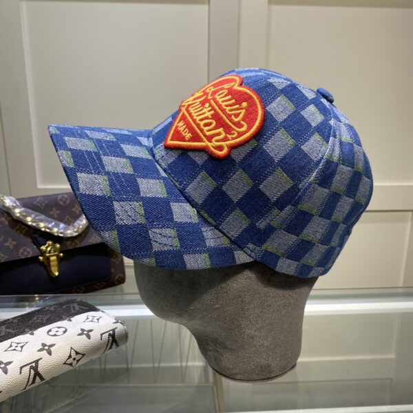 Louis Vuitton Be My Cap In Blue