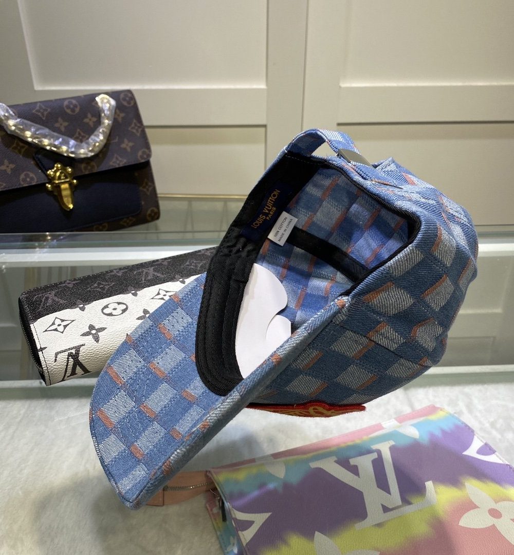 Louis Vuitton Be My Cap In Blue