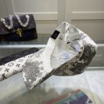 Louis Vuitton Be My Cap In Grey