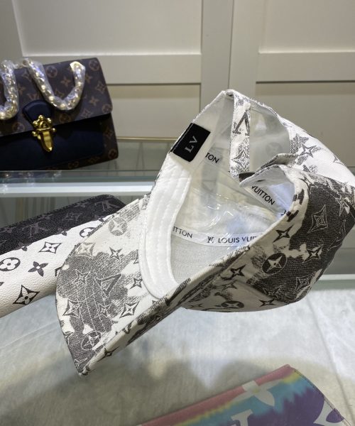 Louis Vuitton Be My Cap In Grey