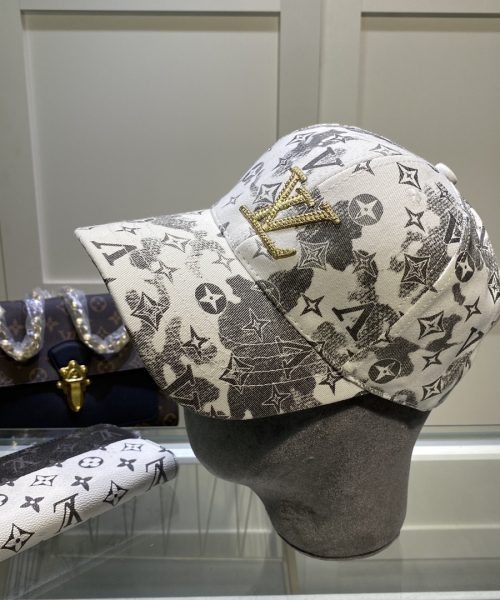 Louis Vuitton Be My Cap In Grey