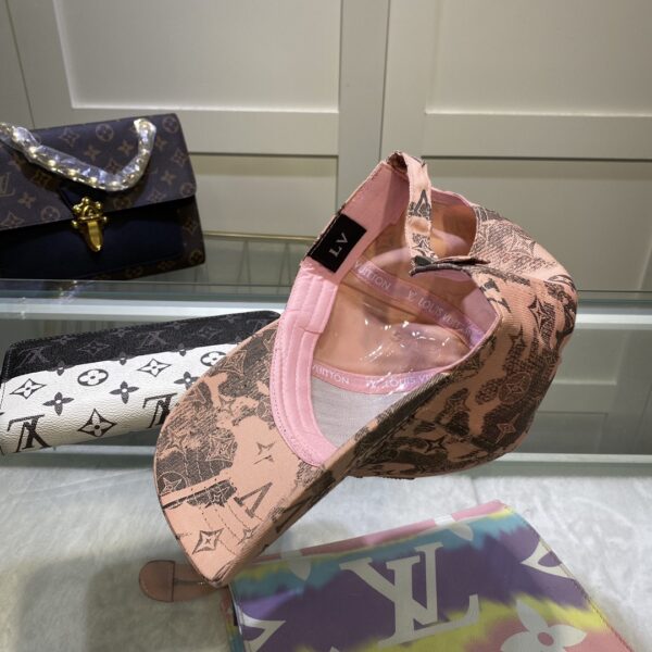 Louis Vuitton Be My Cap In Pink