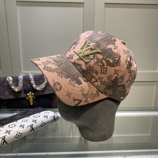 Louis Vuitton Be My Cap In Pink