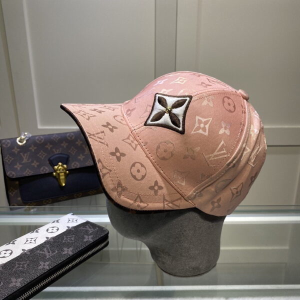 Louis Vuitton Be My Cap In Pink
