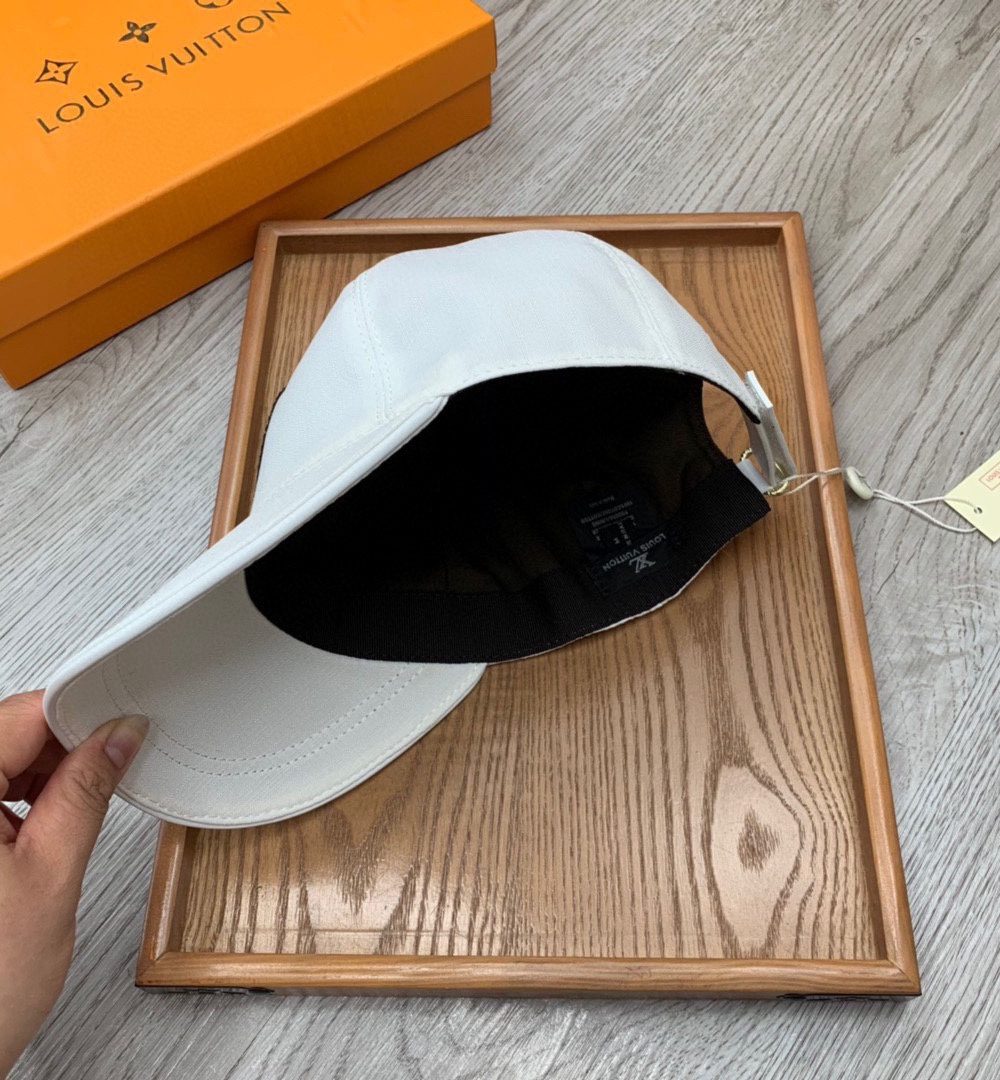 Louis Vuitton Be My Cap In White