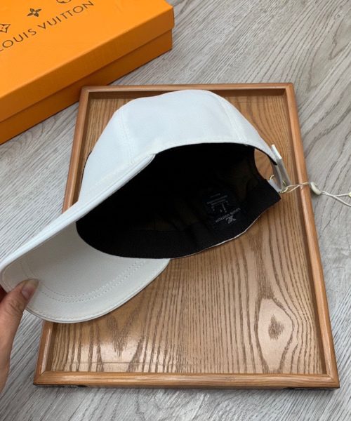 Louis Vuitton Be My Cap In White