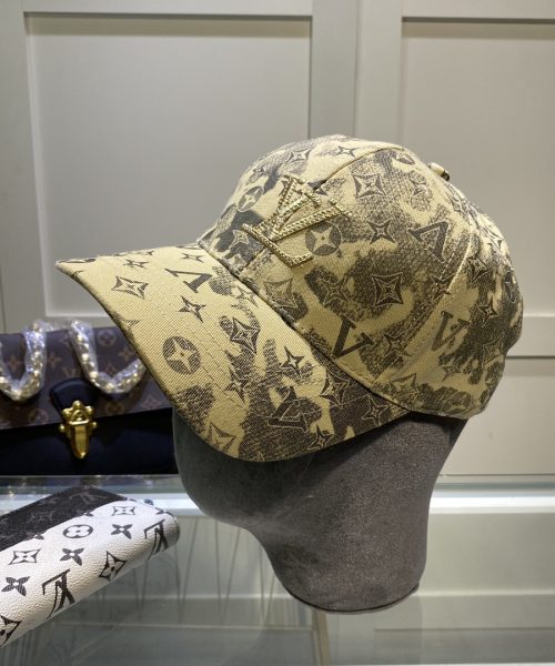 Louis Vuitton Be My Cap In Yellow