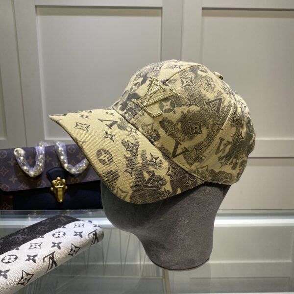 Louis Vuitton Be My Cap In Yellow