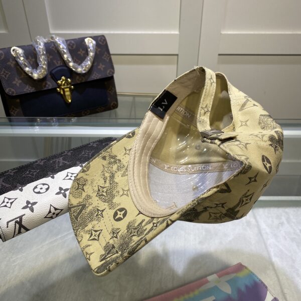 Louis Vuitton Be My Cap In Yellow