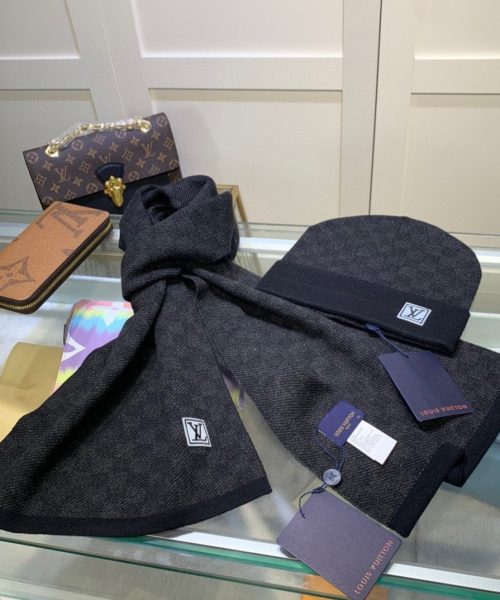 Louis Vuitton Beanie & Scarf Set In Black 