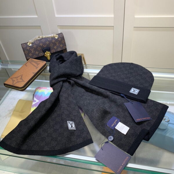 Louis Vuitton Beanie & Scarf Set In Black 