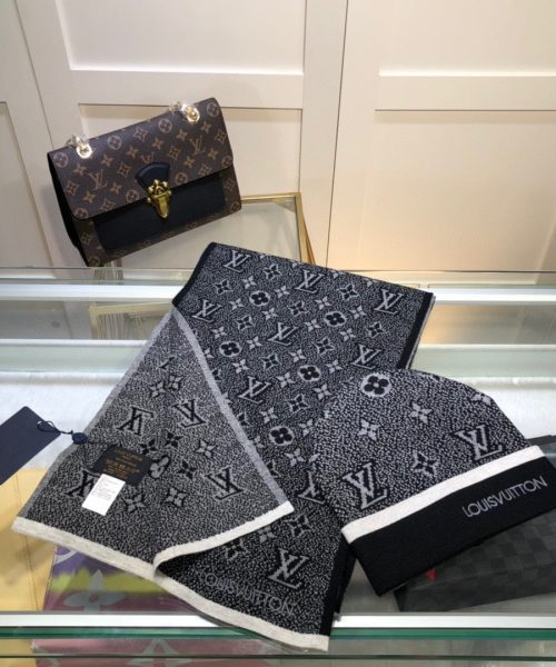 Louis Vuitton Beanie & Scarf Set In Black 