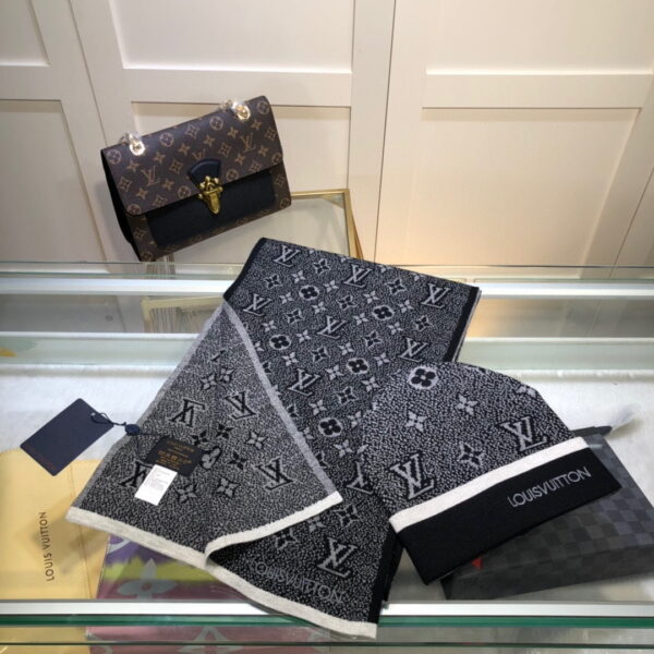 Louis Vuitton Beanie & Scarf Set In Black 