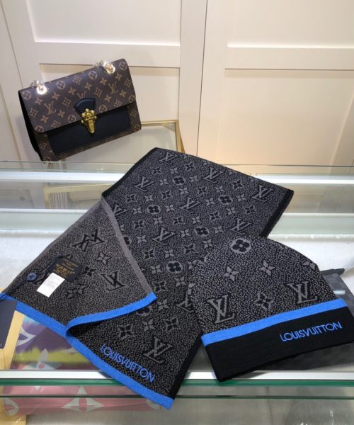 Louis Vuitton Beanie & Scarf Set In Black 