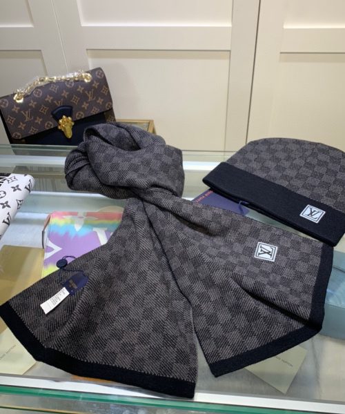 Louis Vuitton Beanie & Scarf Set In Black 