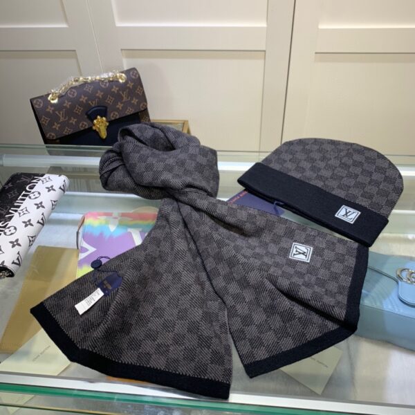 Louis Vuitton Beanie & Scarf Set In Black 