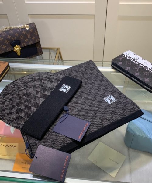 Louis Vuitton Beanie & Scarf Set In Black 