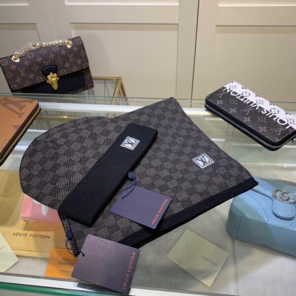 Louis Vuitton Beanie & Scarf Set In Black 