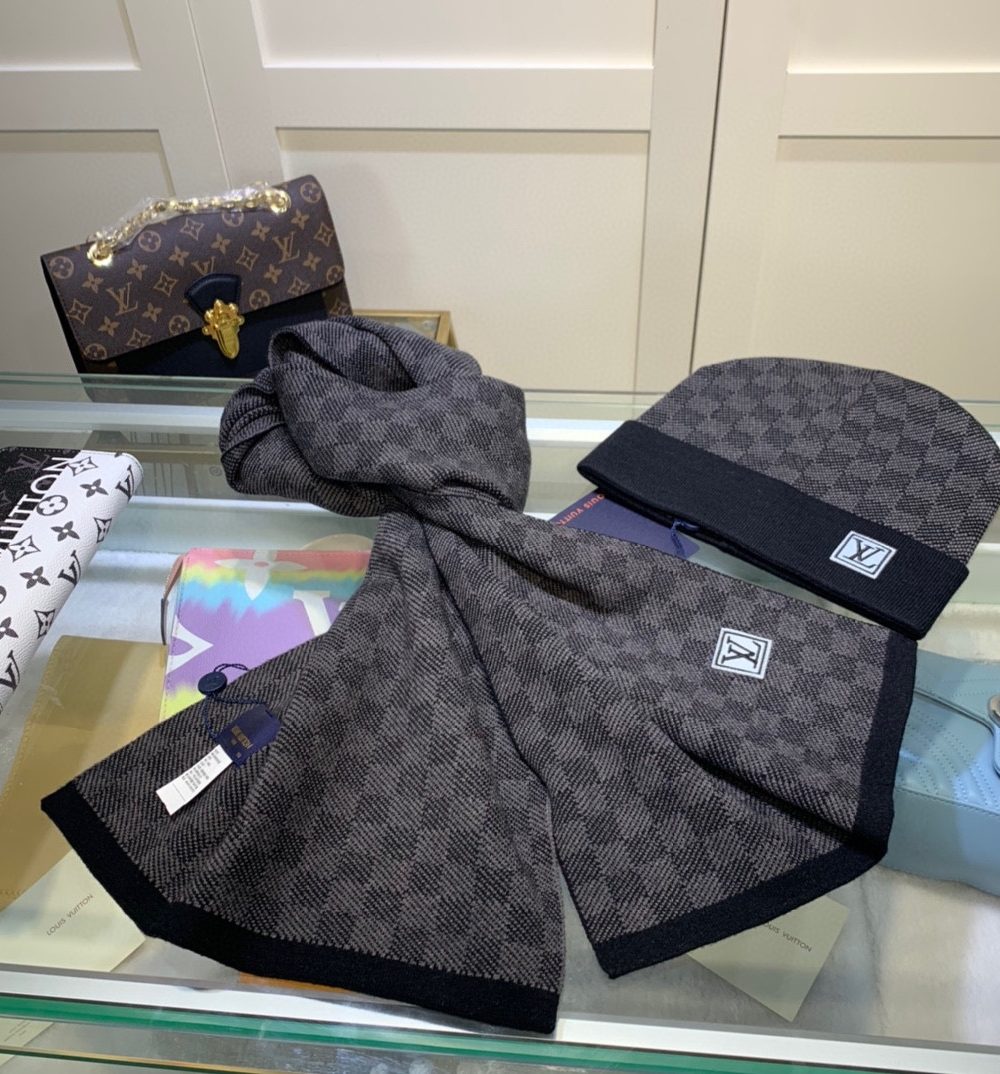 Louis Vuitton Beanie & Scarf Set In Black