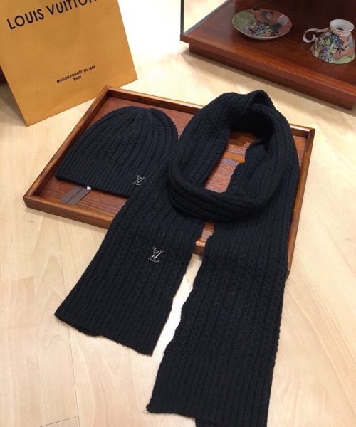 Louis Vuitton Beanie & Scarf Set In Black