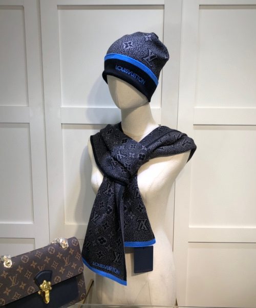 Louis Vuitton Beanie & Scarf Set In Black 