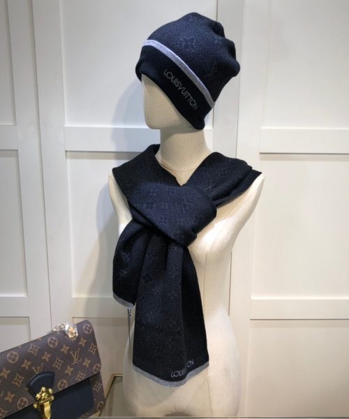Louis Vuitton Beanie & Scarf Set In Black 