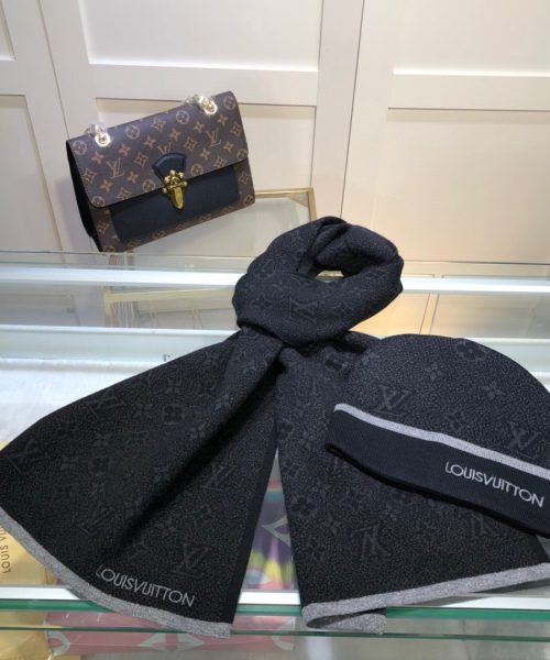 Louis Vuitton Beanie & Scarf Set In Black 