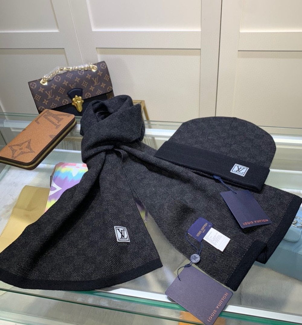 Louis Vuitton Beanie & Scarf Set In Black