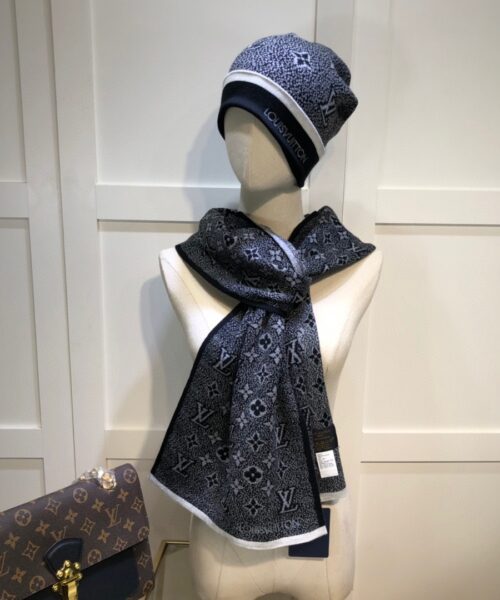 Louis Vuitton Beanie & Scarf Set In Black 