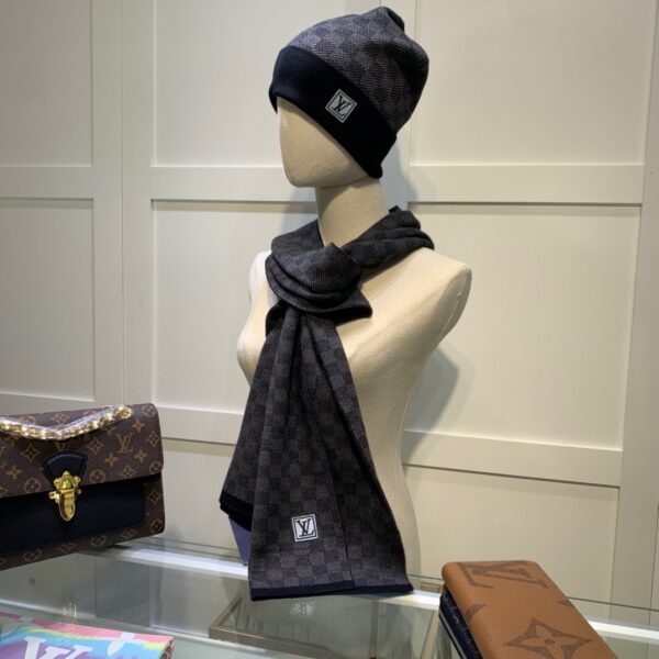 Louis Vuitton Beanie & Scarf Set In Black 