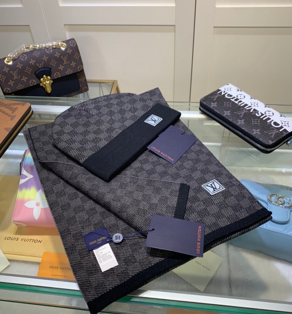 Louis Vuitton Beanie & Scarf Set In Black