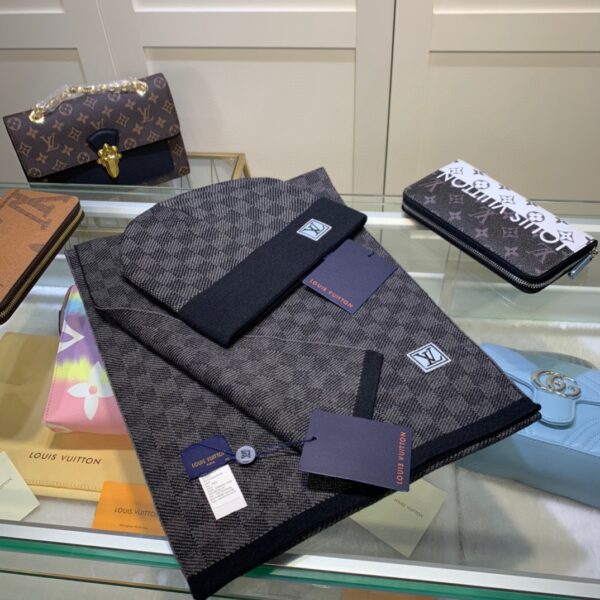 Louis Vuitton Beanie & Scarf Set In Black 