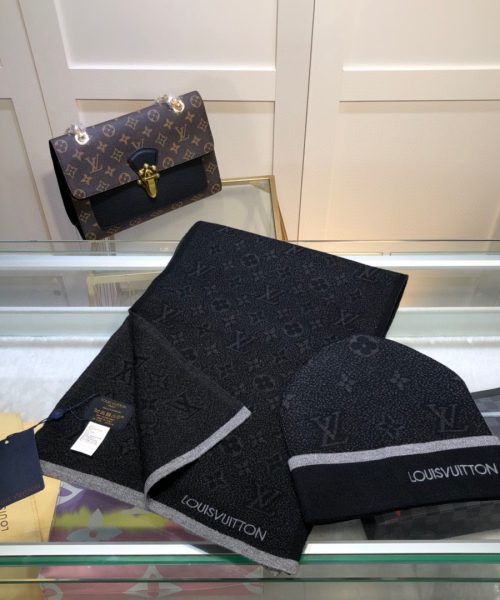 Louis Vuitton Beanie & Scarf Set In Black 
