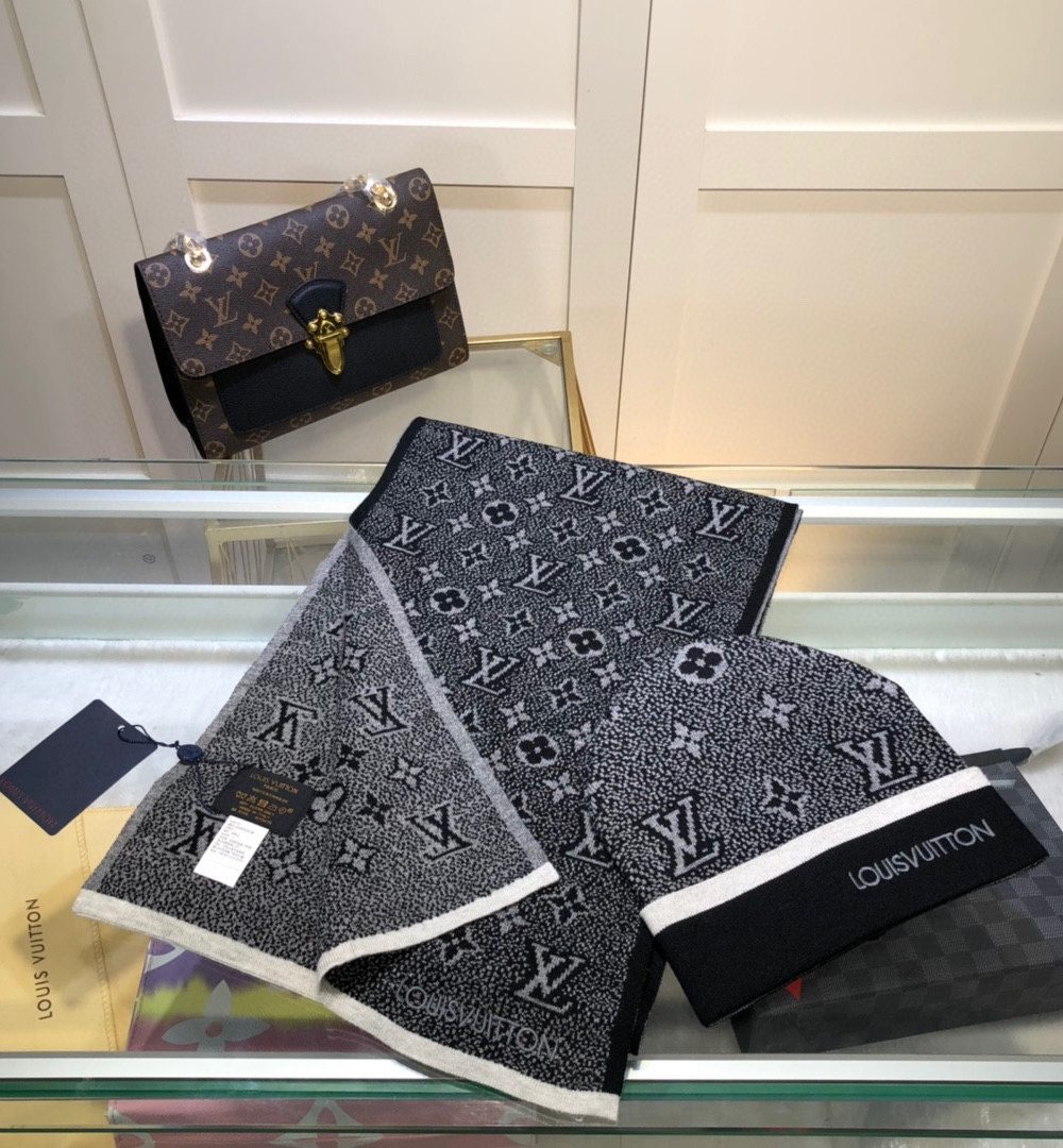 Louis Vuitton Beanie & Scarf Set In Black