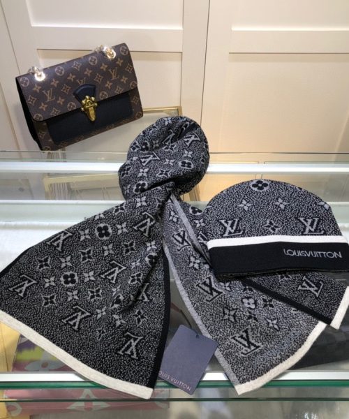 Louis Vuitton Beanie & Scarf Set In Black 