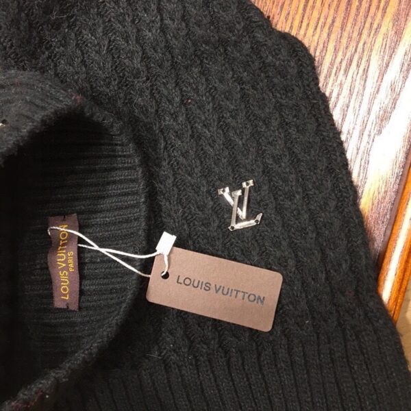 Louis Vuitton Beanie & Scarf Set In Black 