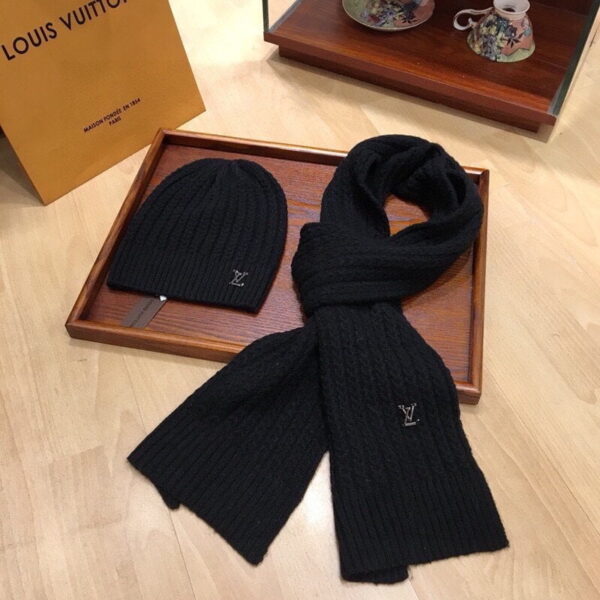Louis Vuitton Beanie & Scarf Set In Black 