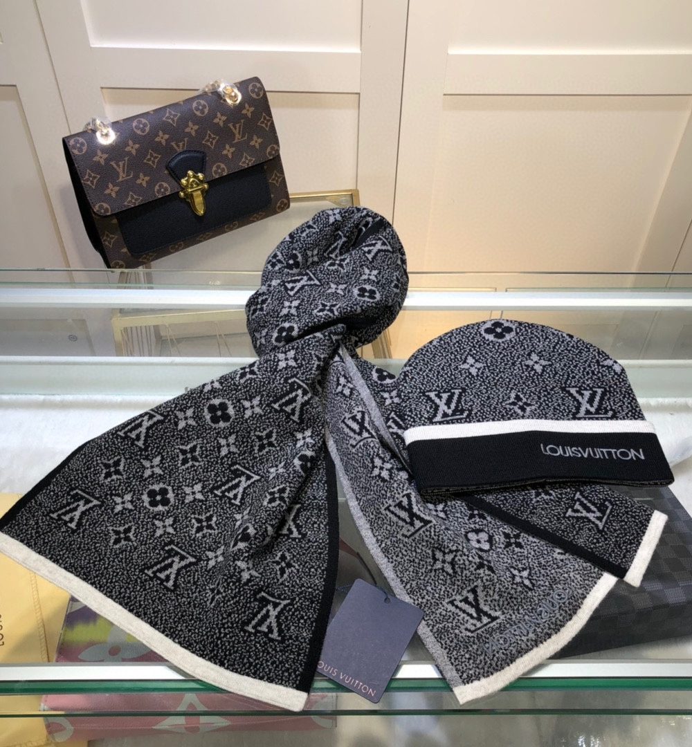 Louis Vuitton Beanie & Scarf Set In Black