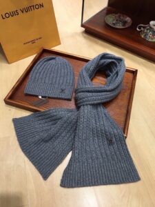 Louis Vuitton Beanie & Scarf Set In Grey 