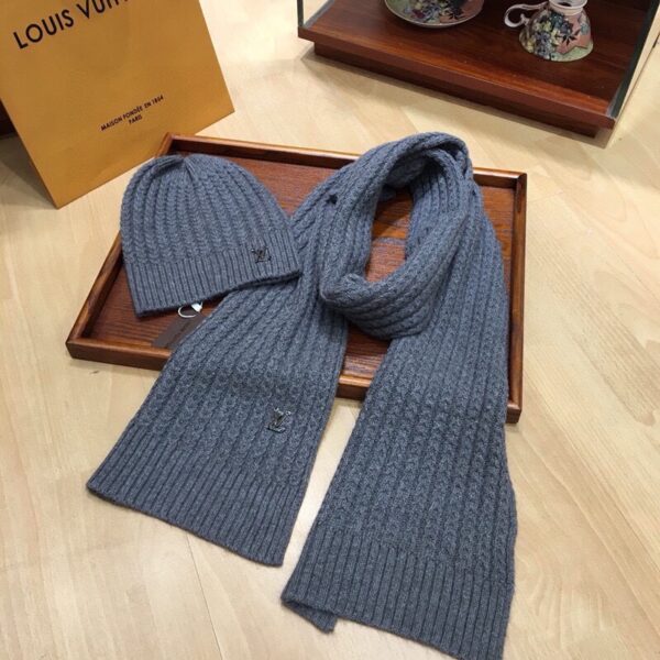 Louis Vuitton Beanie & Scarf Set In Grey 